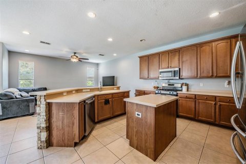 House in Tampa, Florida 5 bedrooms, 264.59 sq.m. № 1772977 - photo 11