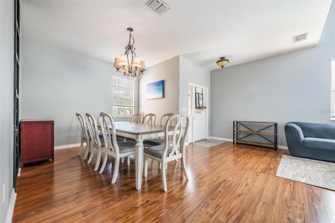 House in Tampa, Florida 5 bedrooms, 264.59 sq.m. № 1772977 - photo 8