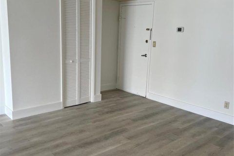 Купить кондоминиум в Лодердейл-бай-те-Си, Флорида 3 комнаты, 104.05м2, № 2193409 - фото 9
