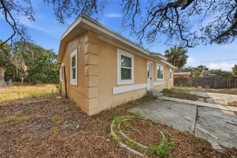House in Tarpon Springs, Florida 3 bedrooms, 93.65 sq.m. № 2109017