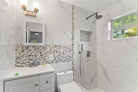 House in Hollywood, Florida 3 bedrooms, 169.45 sq.m. № 2075268 - photo 20