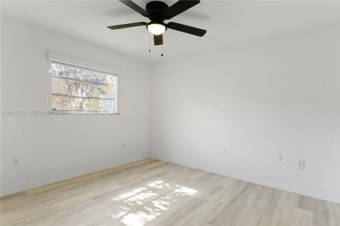 House in Hollywood, Florida 3 bedrooms, 169.45 sq.m. № 2075268 - photo 15