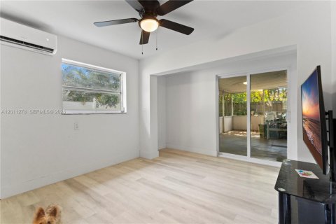 House in Hollywood, Florida 3 bedrooms, 169.45 sq.m. № 2075268 - photo 23