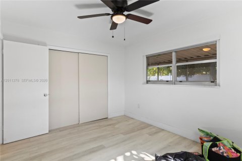 House in Hollywood, Florida 3 bedrooms, 169.45 sq.m. № 2075268 - photo 19