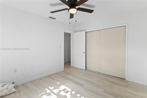 House in Hollywood, Florida 3 bedrooms, 169.45 sq.m. № 2075268 - photo 14