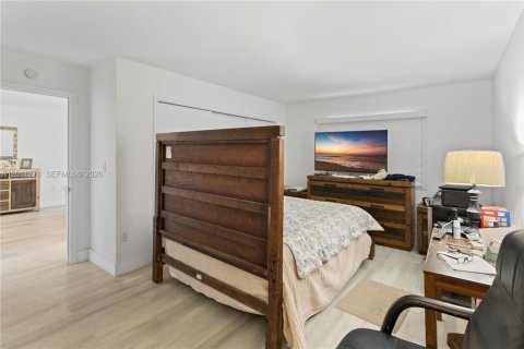 House in Hollywood, Florida 3 bedrooms, 169.45 sq.m. № 2075268 - photo 24