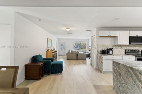 House in Hollywood, Florida 3 bedrooms, 169.45 sq.m. № 2075268 - photo 9