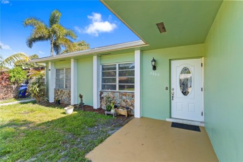 House in Hollywood, Florida 3 bedrooms, 169.45 sq.m. № 2075268 - photo 2