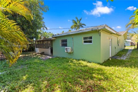 House in Hollywood, Florida 3 bedrooms, 169.45 sq.m. № 2075268 - photo 29