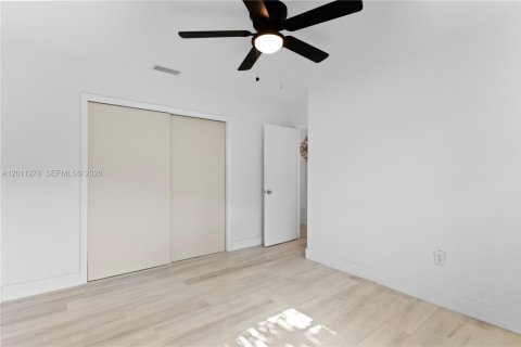 House in Hollywood, Florida 3 bedrooms, 169.45 sq.m. № 2075268 - photo 18