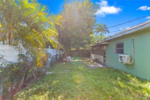 House in Hollywood, Florida 3 bedrooms, 169.45 sq.m. № 2075268 - photo 28