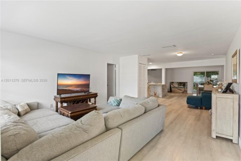 House in Hollywood, Florida 3 bedrooms, 169.45 sq.m. № 2075268 - photo 3