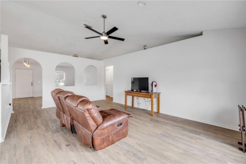 House in Deltona, Florida 3 bedrooms, 150.41 sq.m. № 1849663 - photo 9