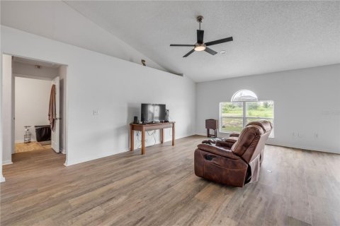 House in Deltona, Florida 3 bedrooms, 150.41 sq.m. № 1849663 - photo 6