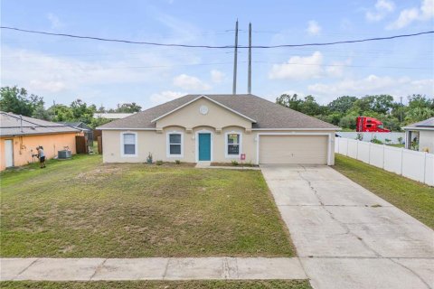 House in Deltona, Florida 3 bedrooms, 150.41 sq.m. № 1849663 - photo 1