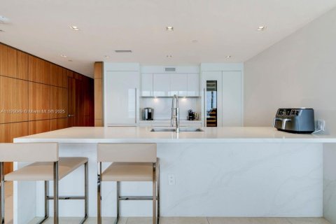 Condo in Miami, Florida, 3 bedrooms № 1983389 - photo 4