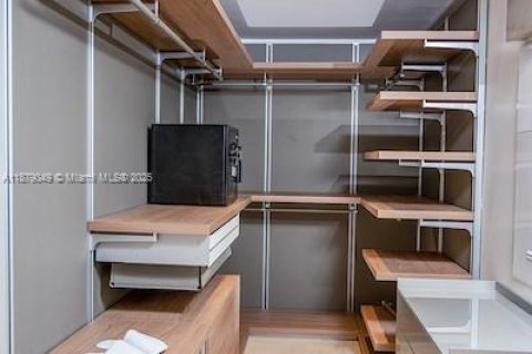 Condo in Miami, Florida, 3 bedrooms № 1983389 - photo 23