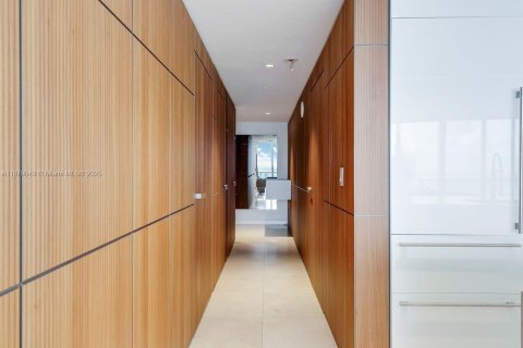 Condo in Miami, Florida, 3 bedrooms № 1983389 - photo 10