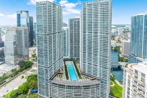 Condo in Miami, Florida, 3 bedrooms № 1983389 - photo 1