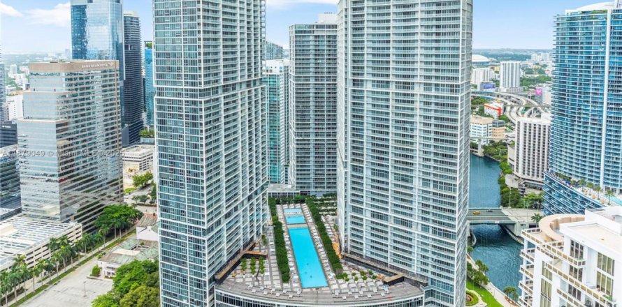 Condo in Miami, Florida, 3 bedrooms № 1983389