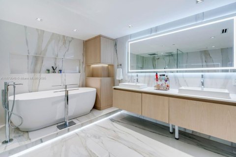 Condo in Miami, Florida, 3 bedrooms № 1983389 - photo 8