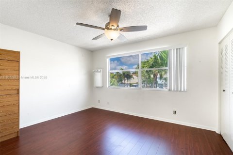 Adosado en venta en Pompano Beach, Florida, 2 dormitorios, 93.65 m2 № 1935797 - foto 14