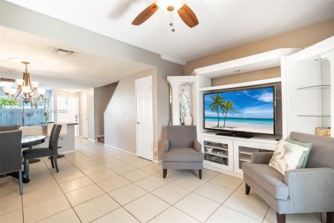 Townhouse in Pompano Beach, Florida 2 bedrooms, 93.65 sq.m. № 1935797 - photo 6