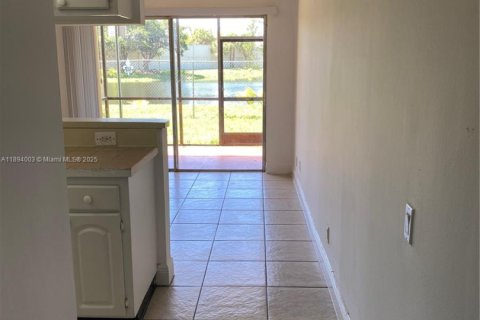 Condominio en alquiler en Tamarac, Florida, 3 dormitorios, 100.43 m2 № 1953411 - foto 9