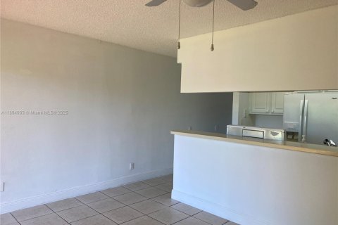 Condominio en alquiler en Tamarac, Florida, 3 dormitorios, 100.43 m2 № 1953411 - foto 5