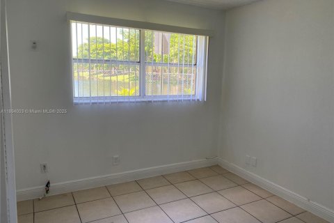 Condominio en alquiler en Tamarac, Florida, 3 dormitorios, 100.43 m2 № 1953411 - foto 19