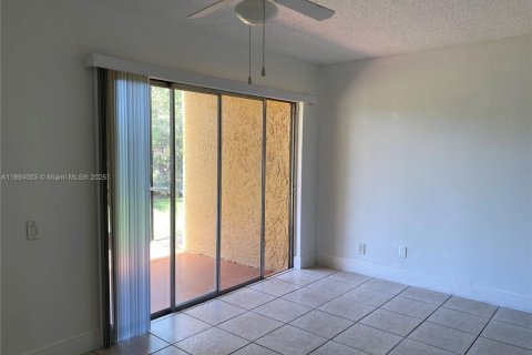 Condominio en alquiler en Tamarac, Florida, 3 dormitorios, 100.43 m2 № 1953411 - foto 8