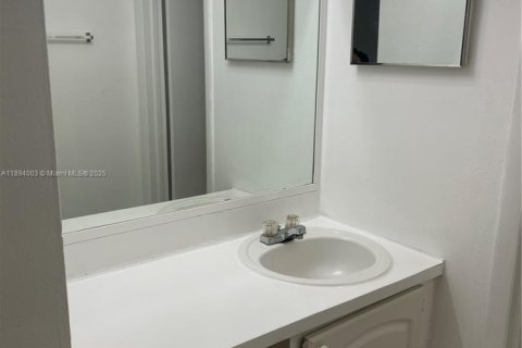 Condominio en alquiler en Tamarac, Florida, 3 dormitorios, 100.43 m2 № 1953411 - foto 15