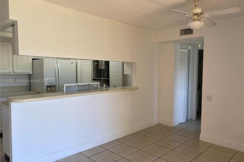 Condominio en alquiler en Tamarac, Florida, 3 dormitorios, 100.43 m2 № 1953411 - foto 1