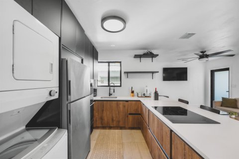 Снять в аренду квартиру в Холливуд, Флорида 3 комнаты, 102.19м2, № 2248430 - фото 17