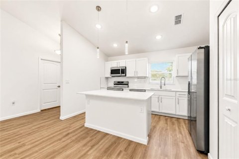 Casa en venta en Palm Coast, Florida, 3 dormitorios, 139.63 m2 № 2433352 - foto 3