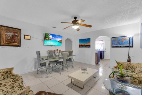 Propiedad comercial en venta en Miami, Florida, 116.87 m2 № 1701843 - foto 16