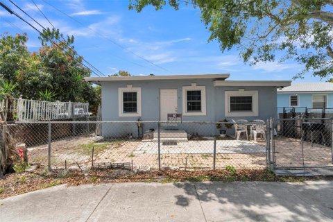Propiedad comercial en venta en Miami, Florida, 116.87 m2 № 1701843 - foto 5