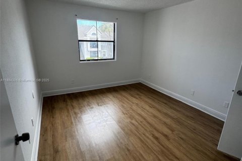 Condo in Miami, Florida, 1 bedroom  № 1931015 - photo 10