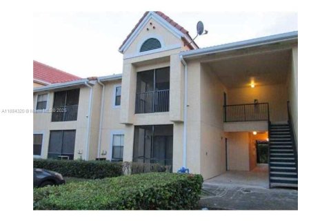 Condo in Miami, Florida, 1 bedroom  № 1931015 - photo 1