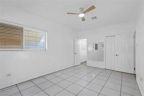 Villa ou maison à vendre à North Miami Beach, Floride: 2 chambres, 155.7 m2 № 1964004 - photo 18
