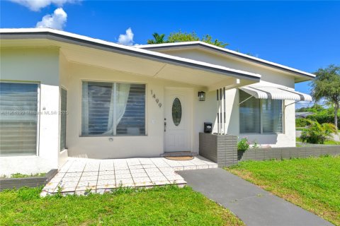 Villa ou maison à vendre à North Miami Beach, Floride: 2 chambres, 155.7 m2 № 1964004 - photo 2