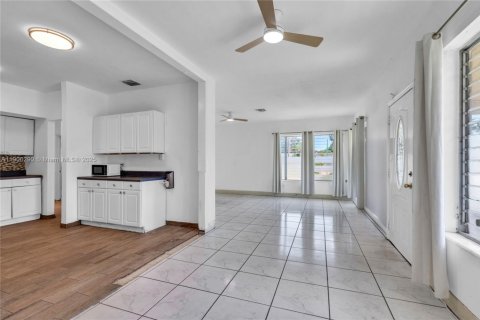 Villa ou maison à vendre à North Miami Beach, Floride: 2 chambres, 155.7 m2 № 1964004 - photo 14