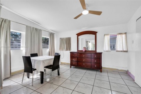 Villa ou maison à vendre à North Miami Beach, Floride: 2 chambres, 155.7 m2 № 1964004 - photo 11