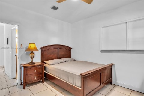 Villa ou maison à vendre à North Miami Beach, Floride: 2 chambres, 155.7 m2 № 1964004 - photo 16