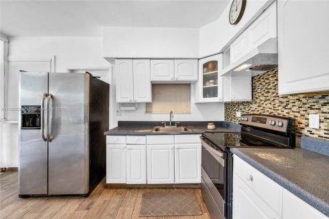 Villa ou maison à vendre à North Miami Beach, Floride: 2 chambres, 155.7 m2 № 1964004 - photo 12