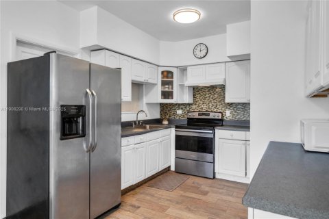 Villa ou maison à vendre à North Miami Beach, Floride: 2 chambres, 155.7 m2 № 1964004 - photo 13