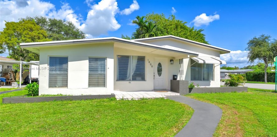 Villa ou maison à North Miami Beach, Floride 2 chambres, 155.7 m2 № 1964004