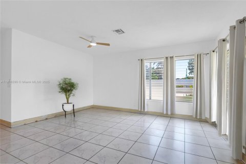 Villa ou maison à vendre à North Miami Beach, Floride: 2 chambres, 155.7 m2 № 1964004 - photo 21