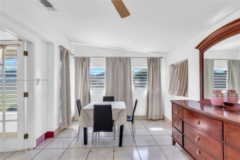 Villa ou maison à vendre à North Miami Beach, Floride: 2 chambres, 155.7 m2 № 1964004 - photo 9