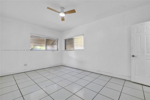 Villa ou maison à vendre à North Miami Beach, Floride: 2 chambres, 155.7 m2 № 1964004 - photo 22